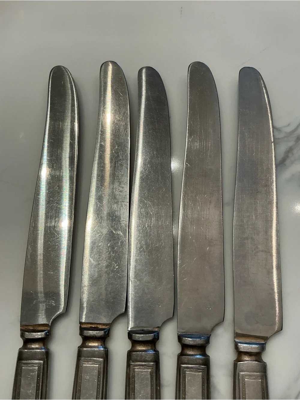 1847 Rogers BrosSet of 5 Ornate Silver Dining Knives - Decorative Silver Finish
